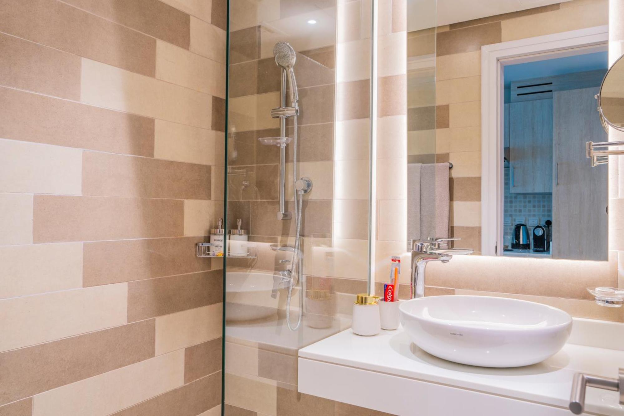 Studio With Pool And Private Beach Access On Palm Jumeirah Dubai Exterior foto
